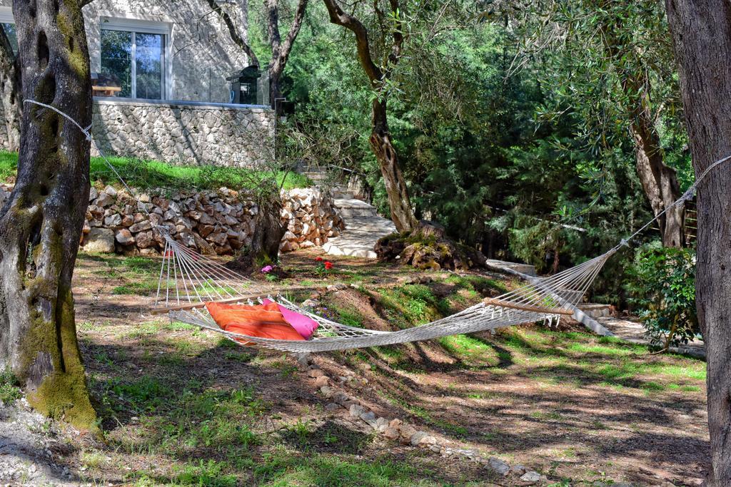 Mavres Luxury Studio Agios Matthaios  Exterior photo
