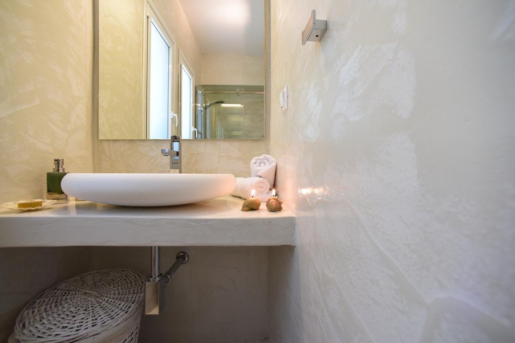 Mavres Luxury Studio Agios Matthaios  Exterior photo