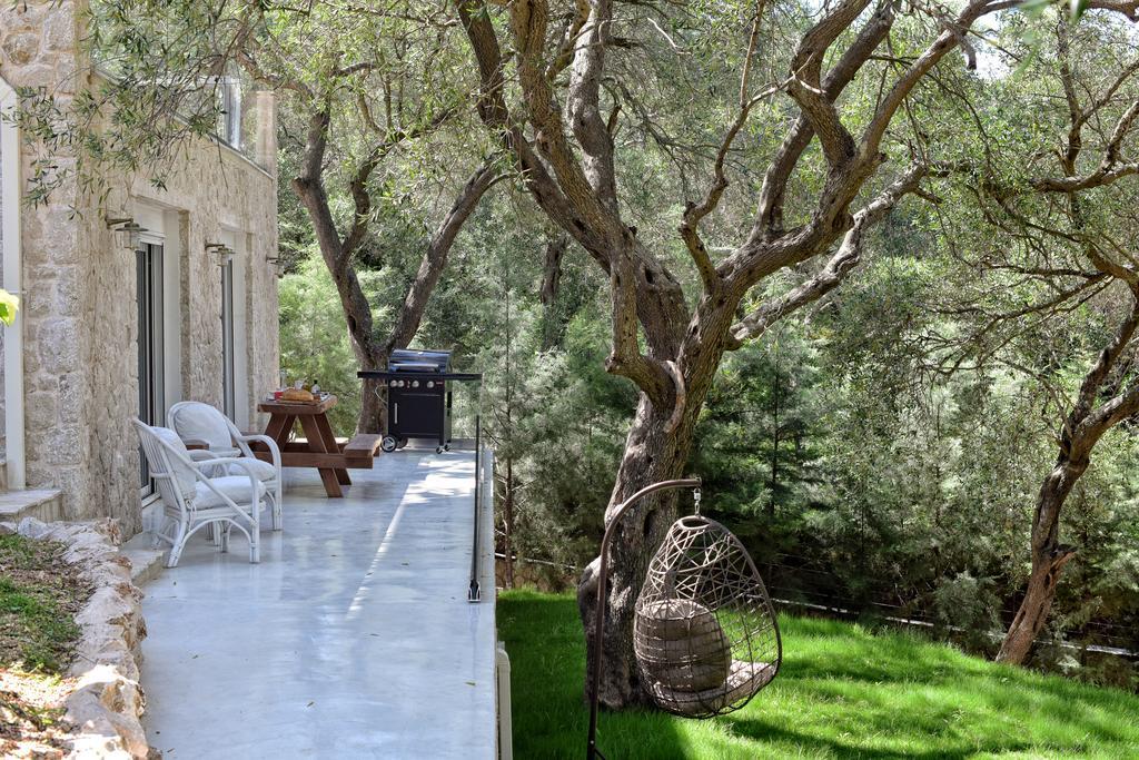 Mavres Luxury Studio Agios Matthaios  Exterior photo