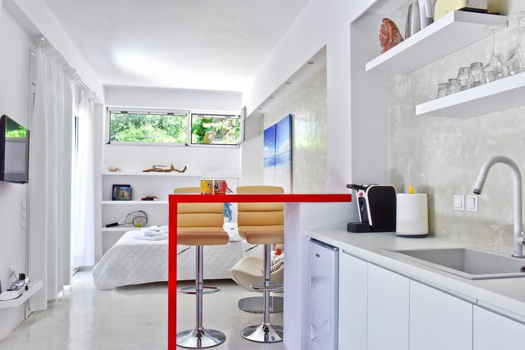 Mavres Luxury Studio Agios Matthaios  Exterior photo